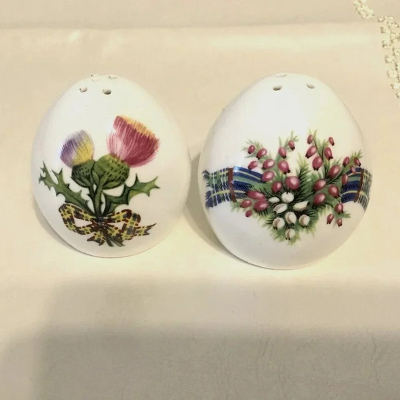 Vintage Sandford Salt and Pepper Egged Shaped Milk Thistle and Tartan Ribbon Set - Picture 2 of 6
